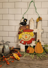 Load image into Gallery viewer, Scarecrow Door Hanger - DIY Kit
