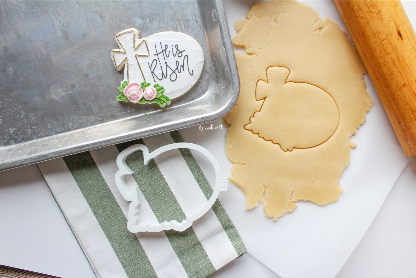 Cross oval with flowers Cutter STL File