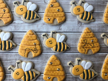 Load image into Gallery viewer, Bumble Bee Cutter
